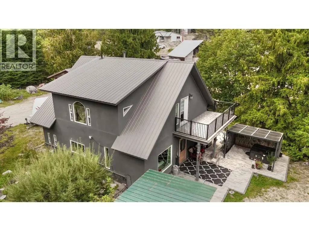 8872 Slocan West Road, Slocan